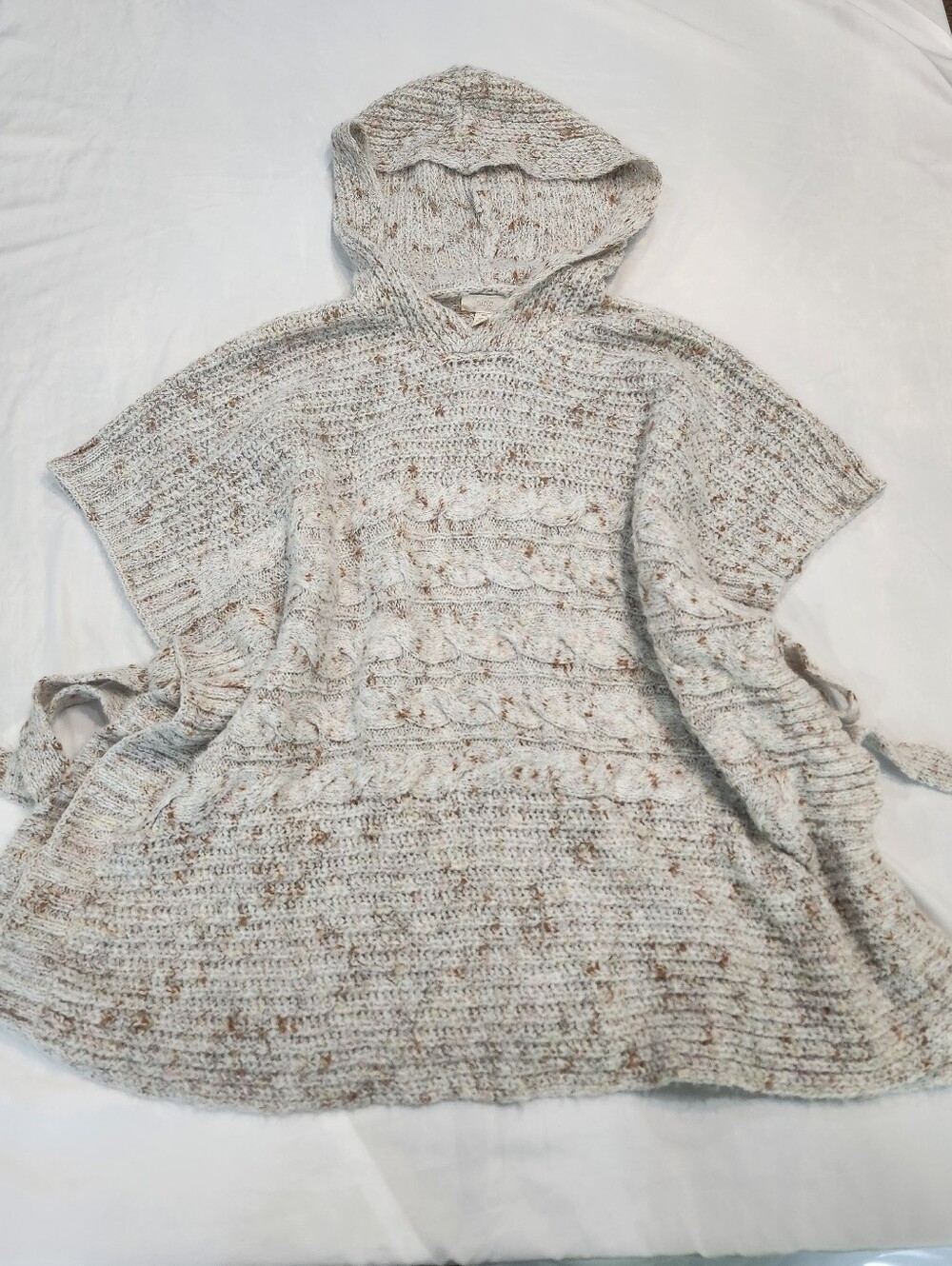 Cupio Hooded Knit Poncho in Speckled Cream and Tan